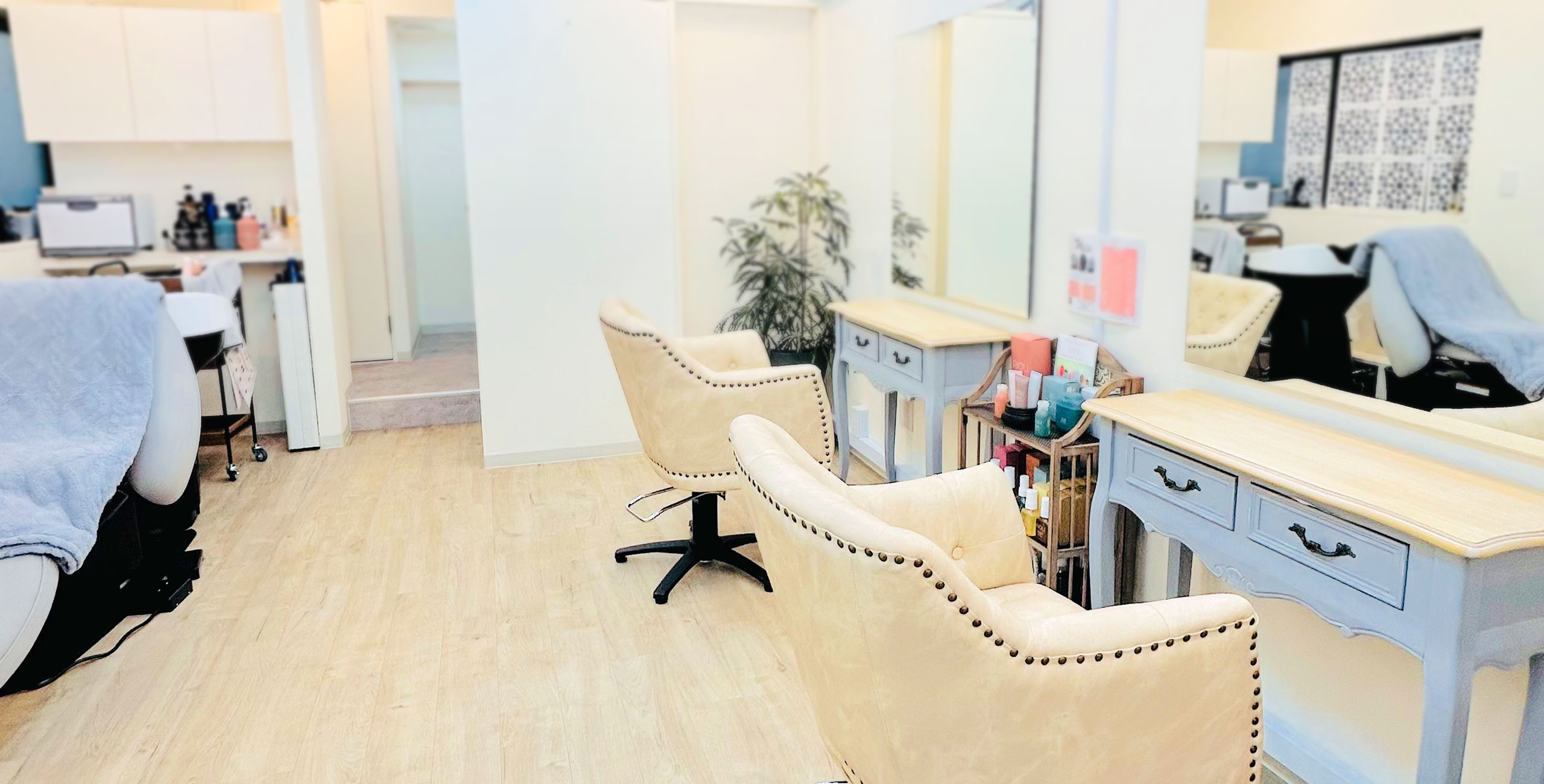 横浜市中区桜木町にあるプライベート美容室Rana(ラナ)の公式HPです。女性ならではの目線とマンツーマンの施術で癒しのひと時をお過ごしください。